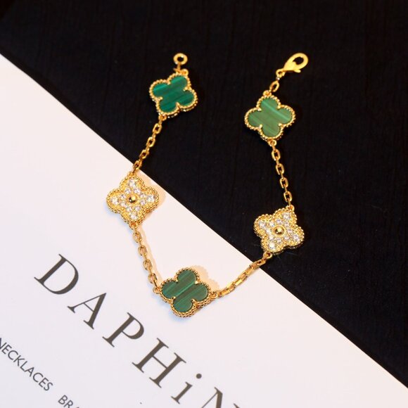Van Cleef & Arpels Jewelry - An almost brand-new Van Cleef & Arpels bracelet